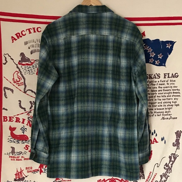 PENDLETON FLANNEL BOARD SHORT IN MENS SIZE MEDIUM - Picture 5 of 6